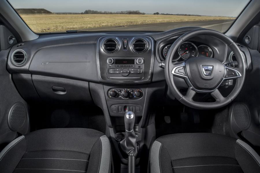 Торпедо Dacia Sandero Stepway 2017 года  (UK) (фото 25 из 30)